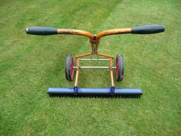 Lawnman Brush unit complete with metal holder - Image 5