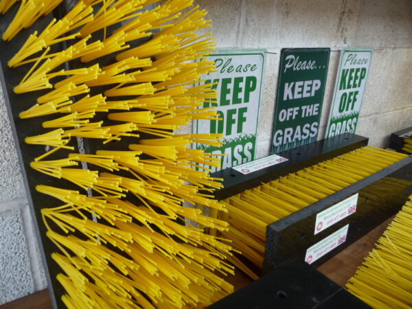 Drag Brush 2ft long  3 x row yellow 5" brush - Image 3